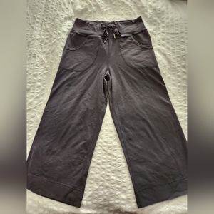 Lululemon black cropped pants - size 2